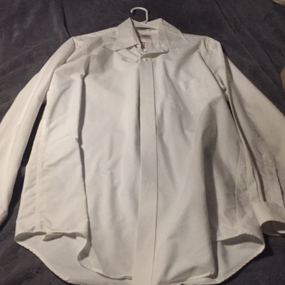 Roundtree and title button down shirt